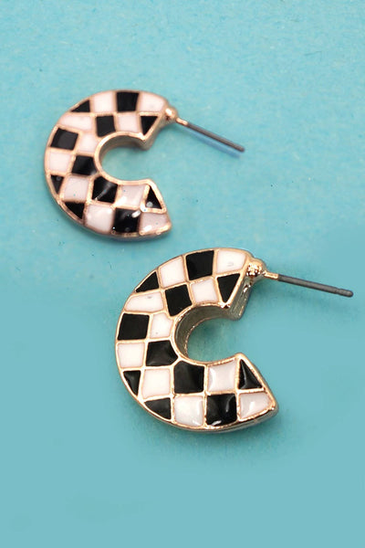 DOUBLE SIDED CHECKER DESIGN HOOP EARRINGS