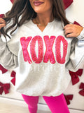 XOXO Split Neck Graphic Crewneck on Ash Gray